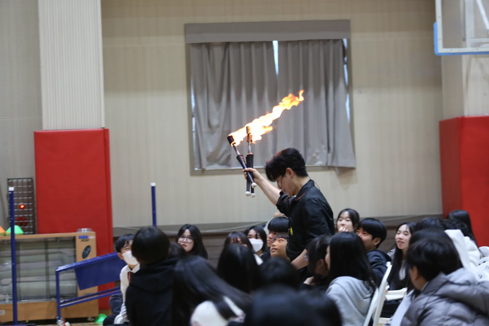 불 저글링 공연